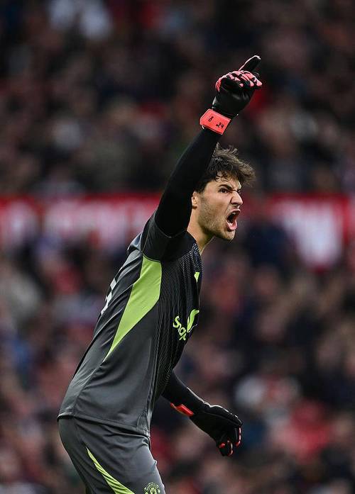 邮报：首秀表现抢眼，拉门斯已确立自己曼联一号门将的地位