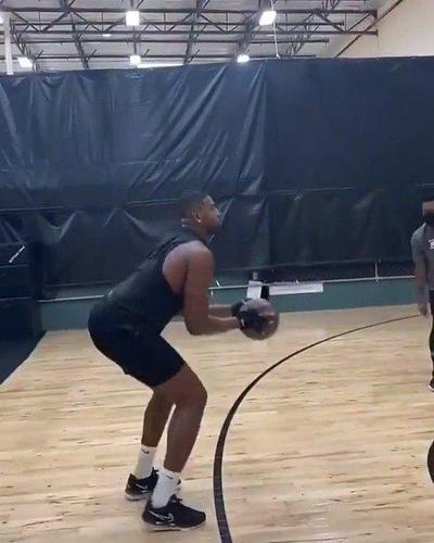 铁林：我建议孩子们学习赛斯的投篮方式 斯蒂芬的你学不来