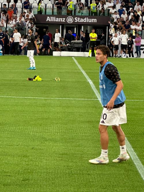 足球市场：尼科-帕斯主导了比赛胜利，而伊尔迪兹在场上尽显疲惫