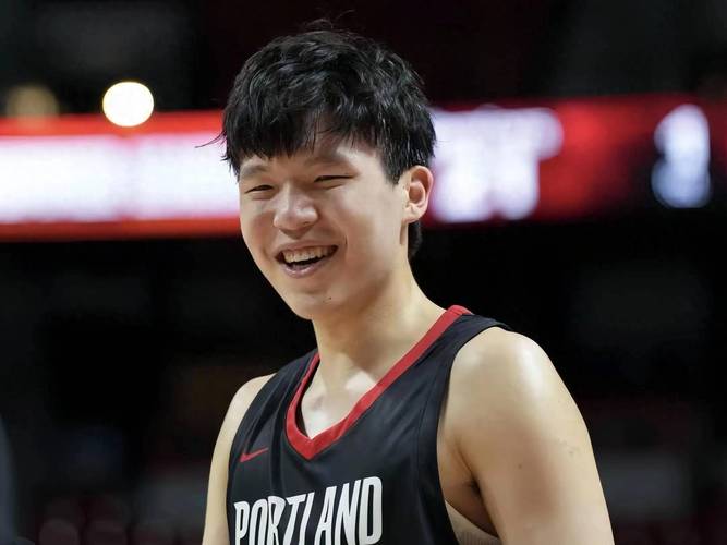 拓记:现阶段的杨瀚森帮不了开拓者 他不是球队进攻问题的答案