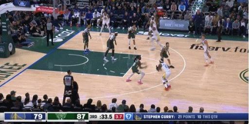 站出来了！巴特勒强投三分打破得分荒 此前雄鹿轰出12-0