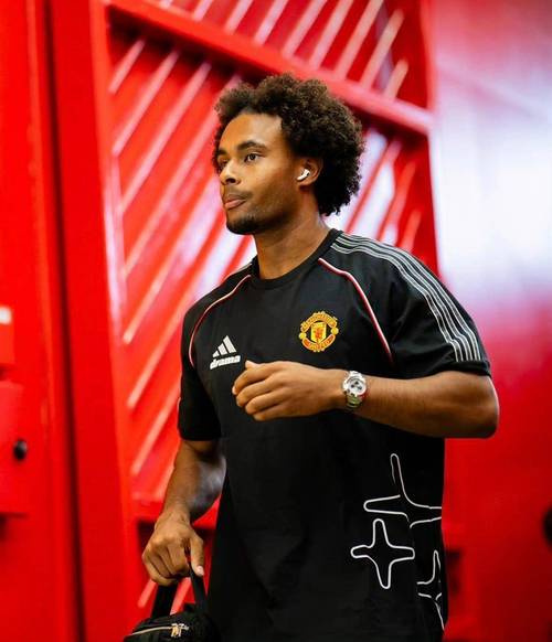 详细阅读:法媒:尽管遭遇伤病打击,巴黎不打算在冬窗引进新球员 法媒:尽管遭遇伤病打击,巴黎不打算在冬窗引进新球员