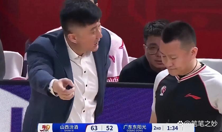 详细阅读:媒体人:CBA6犯离场成为历史 新赛季将执行FIBA规则 5犯离场 媒体人:CBA6犯离场成为历史 新赛季将执行FIBA规则 5犯离场