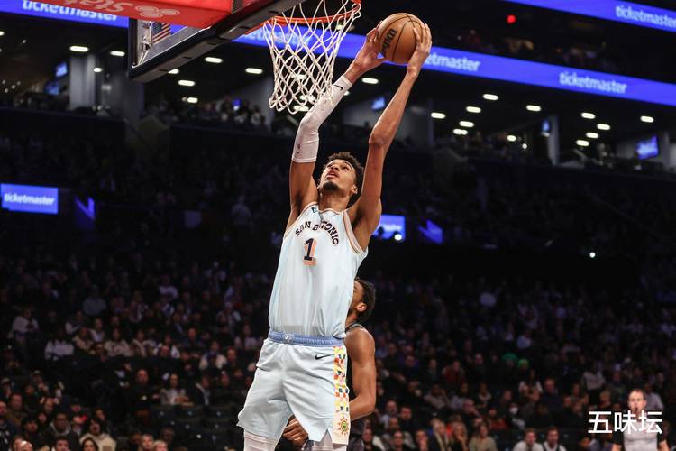 开赛季5胜0负创马刺队史纪录！文班亚马更新社交媒体：再赢77场