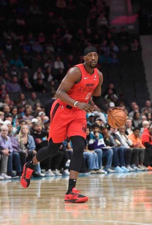 不怵文班！阿德巴约27中12砍全场最高31分&先发正负值唯一为正