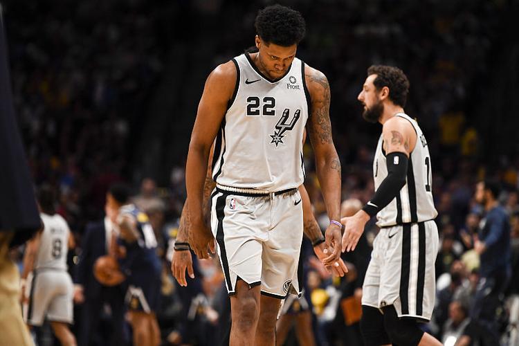 详细阅读:追梦:以前的老马刺从不会输在自己手里 我们还没完全做到这一点 追梦:以前的老马刺从不会输在自己手里 我们还没完全做到这一点