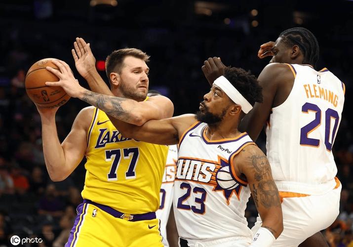 详细阅读:比肩哈登&东契奇等人!马克西开季连续六场25+5助 历史第五人 比肩哈登&东契奇等人!马克西开季连续六场25+5助 历史第五人