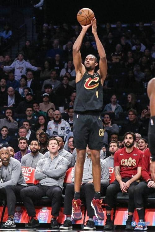 手感一般！小莫布里16投6中得到14分8板5助3断1帽 正负值+13