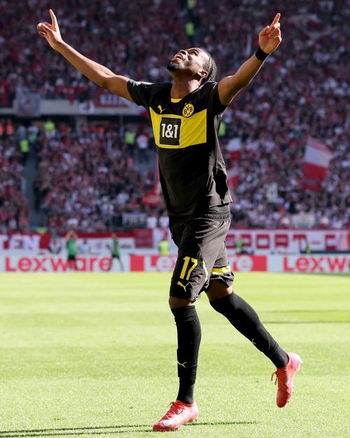 半场-多特蒙德暂0-0汉堡 丘库埃梅卡失良机 卡帕尔多中横梁