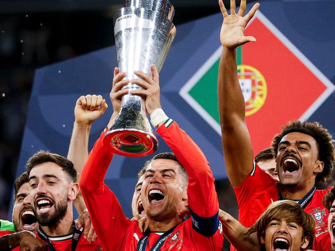 克林斯曼：葡萄牙和巴西是世界杯夺冠热门 相信意大利能进世界杯