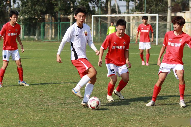 场上见真章!上海海港足球俱乐部开展青训带队带教技术比武活动