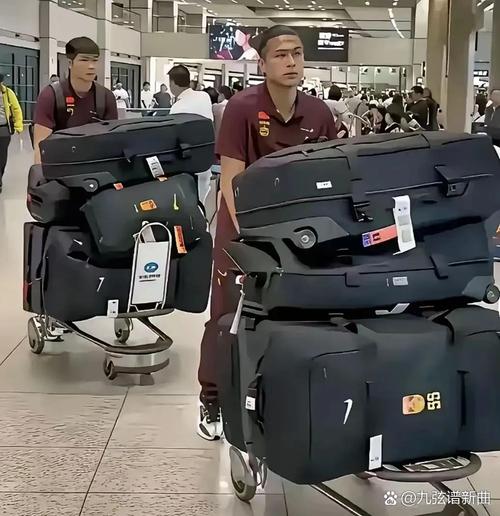 有内鬼🤕伊斯科被队友阿姆拉巴特踢伤缝了7针，所幸没伤到骨头