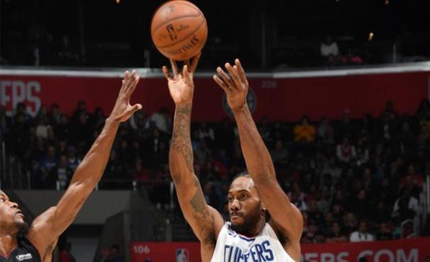 下半场继续！小卡上半场14分钟12中7得到18分1板1断