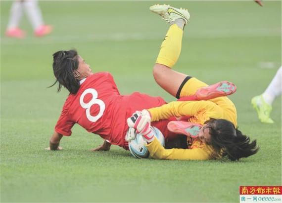 媒体人谈女足0-8惨败：“男足踢女足”式碾压，要多送球员去欧洲