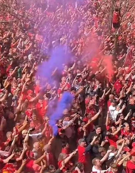 因球迷燃放烟火而取消!官方:阿贾克斯vs格罗宁根补赛将闭门举行