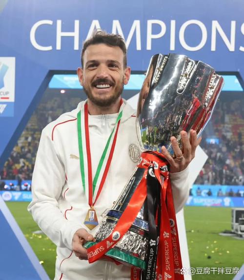 埃尔纳内斯：阿莱格里正在成功地将莱奥培养成中锋