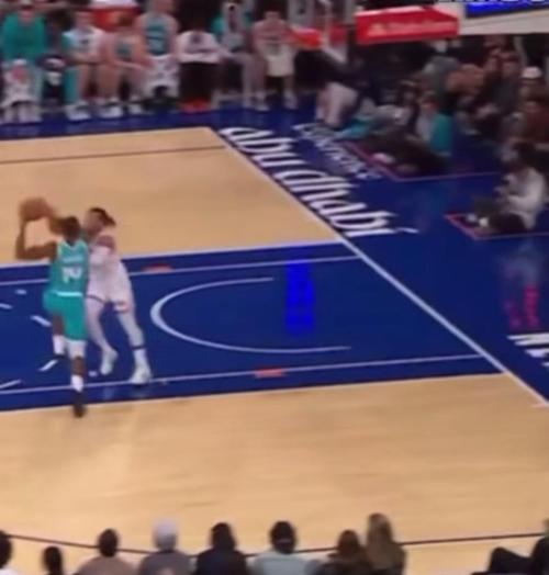 致胜抢断？奎克利反击冲击转身掉球 迪亚巴特回防直接抢断！